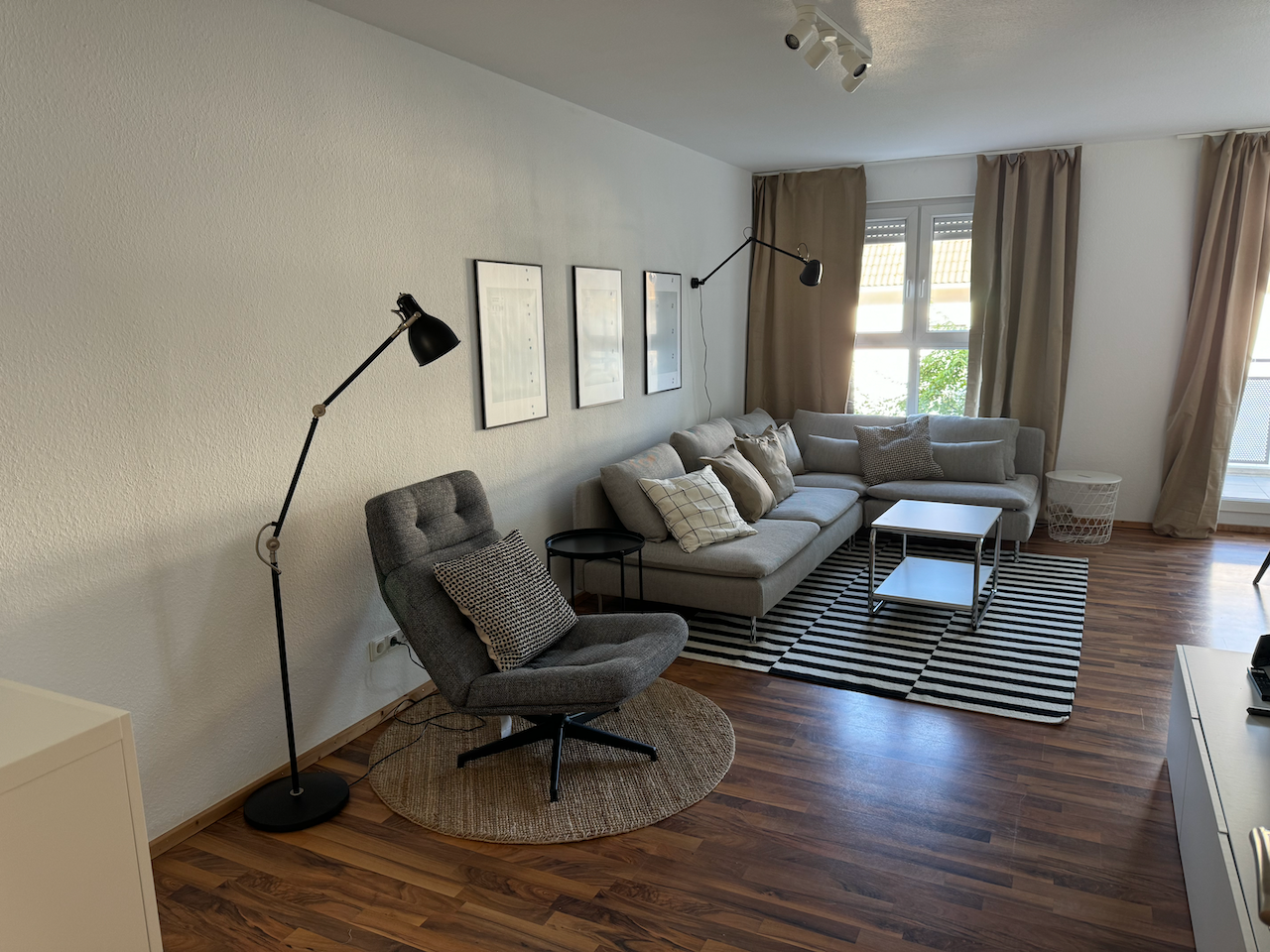 Möblierte 2-Zi.-Wohnung mit Balkon, Frankfurt-Niederursel – 1.950 € all-in, ab sofort – Foto 2