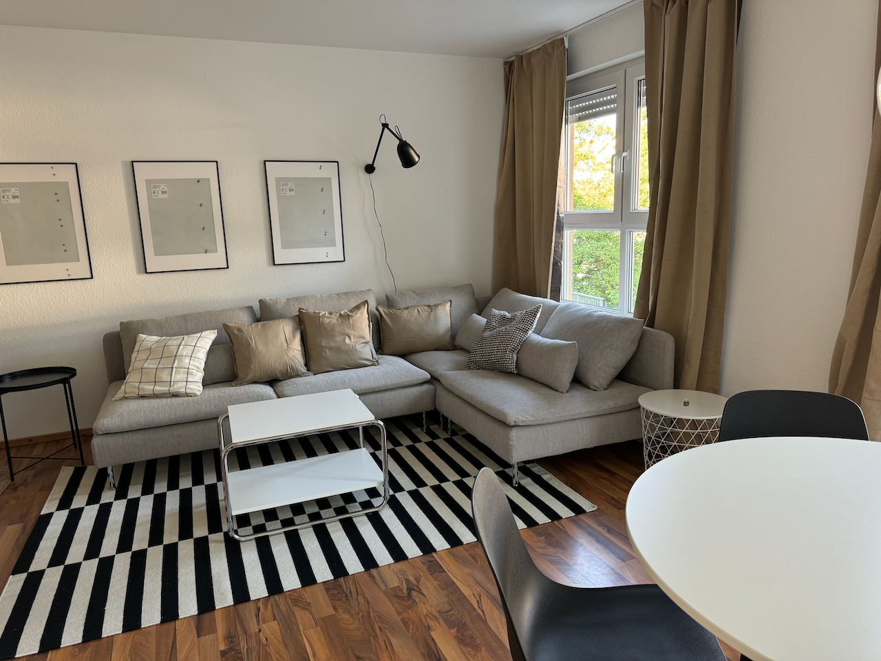 Möblierte 2-Zi.-Wohnung mit Balkon, Frankfurt-Niederursel – 1.950 € all-in, ab sofort