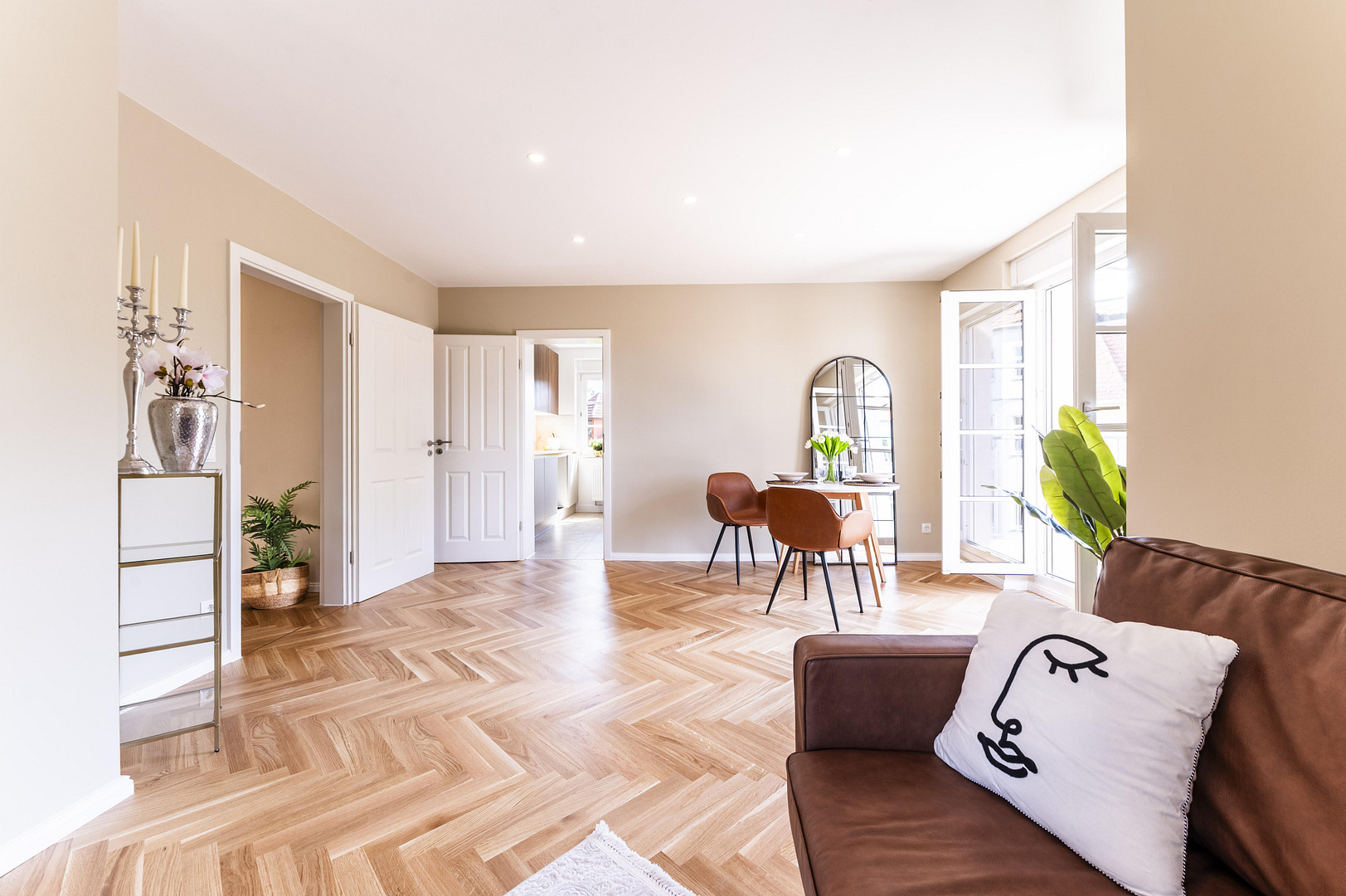 Luxus zum Einziehen | Kernsanierte Designerwohnung mit Balkon in Dresden Plauen – 1189 Dresden(Plauen) – Vorschaubild 2