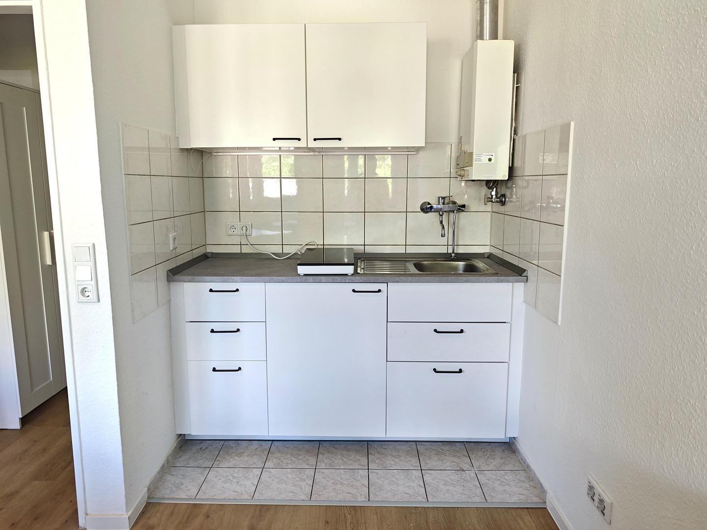 Sofort verfügbar: Renovierte, möblierte 1-Zimmer-Wohnung mit Balkon in Mannheimer Bestlage – 68165 Mannheim – Vorschaubild 8