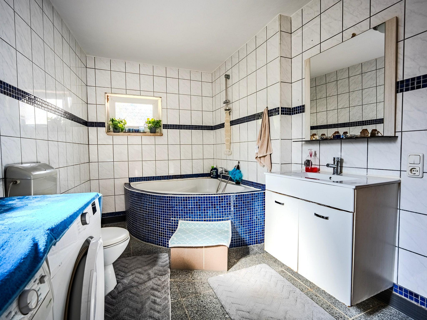 Zwei Wohneinheiten, ein besonderes Zuhause – ca. 160 m² mit großer Terrasse – 90768 Fürth – Vorschaubild 8