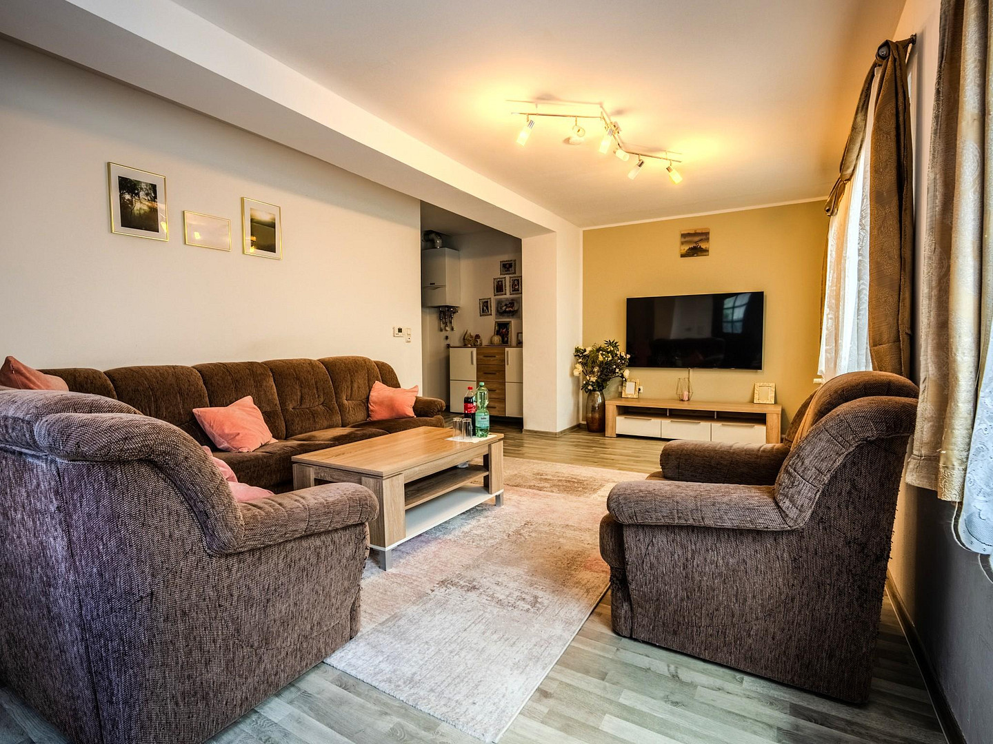 Zwei Wohneinheiten, ein besonderes Zuhause – ca. 160 m² mit großer Terrasse – 90768 Fürth – Vorschaubild 2