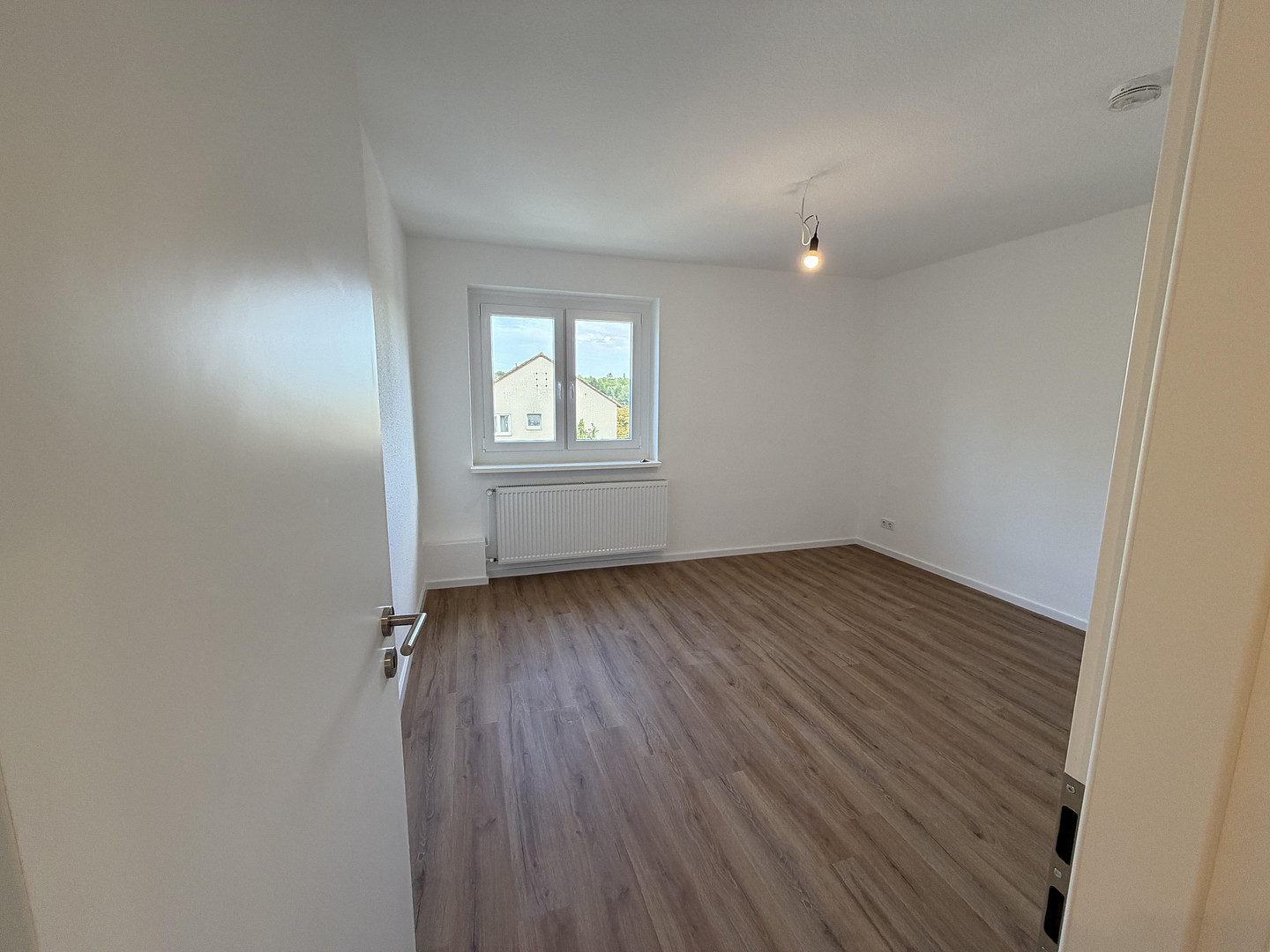 Kernsanierte 4-Zimmer-Wohnung in Wiesbaden – 65199 Wiesbaden – Vorschaubild 6