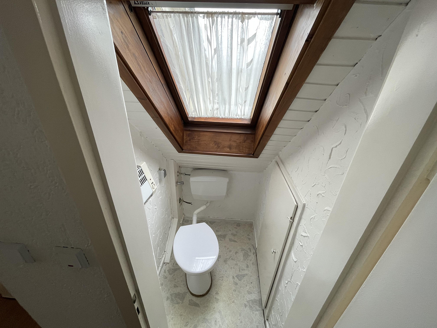 Sonnige 3 Zimmer DG-Whg.m.Stellplatz und Einbauküche in Stammheim ruhige Straße – 70439 Stuttgart(Stammheim) – Vorschaubild 7