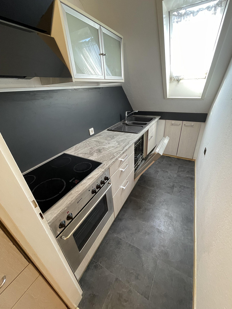 Sonnige 3 Zimmer DG-Whg.m.Stellplatz und Einbauküche in Stammheim ruhige Straße – 70439 Stuttgart(Stammheim) – Vorschaubild 8