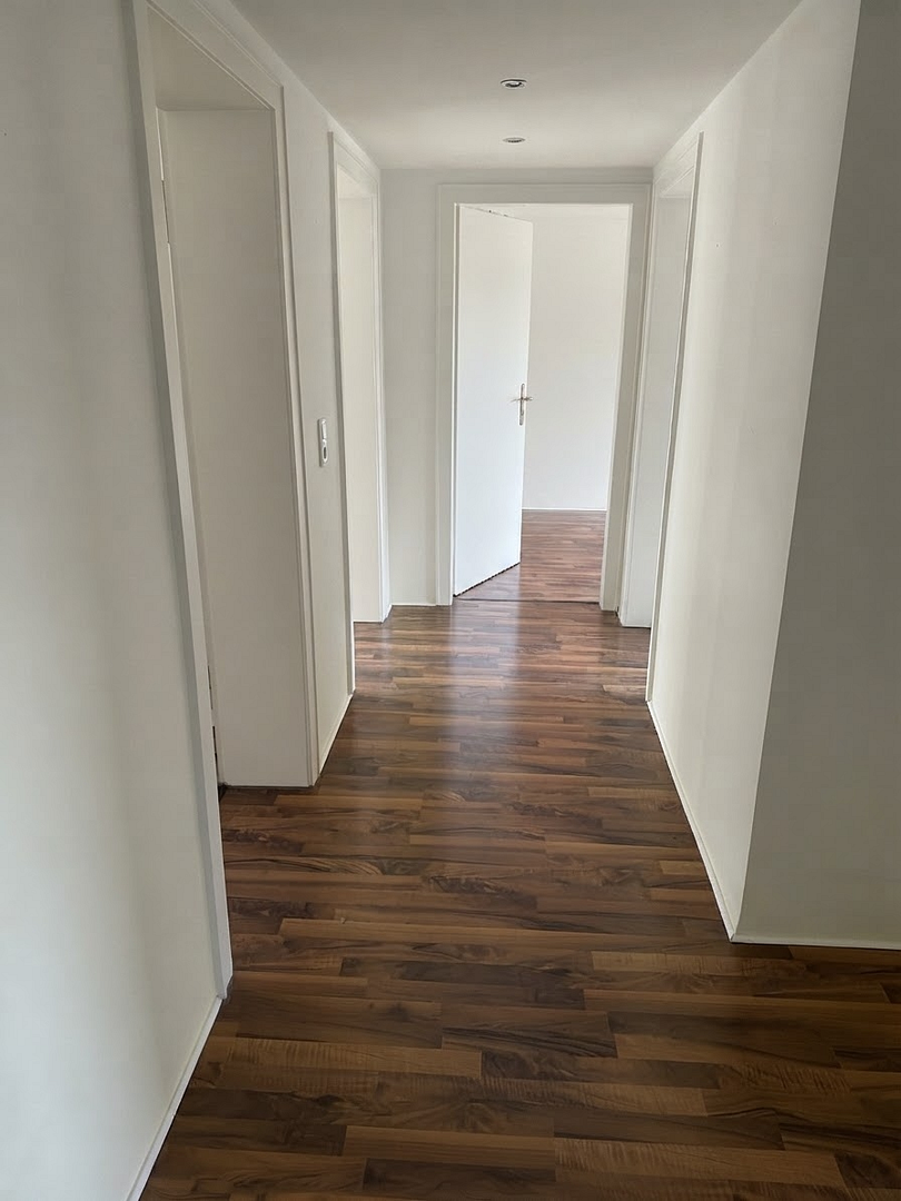 Kapitalanlage Düsseldorf: 4-Zimmer-WG, vollvermietet übergeben, 6.0% Rendite, provisionsfrei – 40589 Düsseldorf(Holthausen) – Vorschaubild 2
