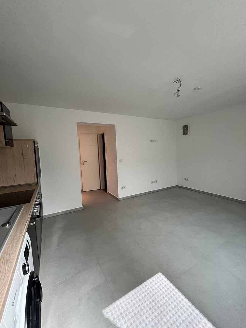 Frisch renovierte 2-Zimmer-Wohnung, 39 m², Stuttgart-Feuerbach – hell & top angebunden – 70469 Stuttgart(Feuerbach) – Vorschaubild 2
