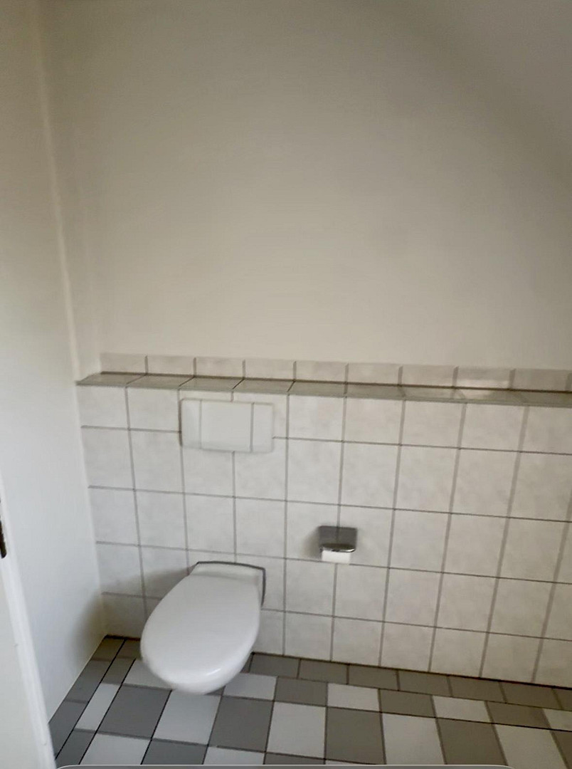 Kernsanierte 3-Zimmer-DG-Wohnung mit Wohnküche, neuer EBK und Sonnenterrasse in Eller – 40229 Düsseldorf(Eller) – Vorschaubild 10