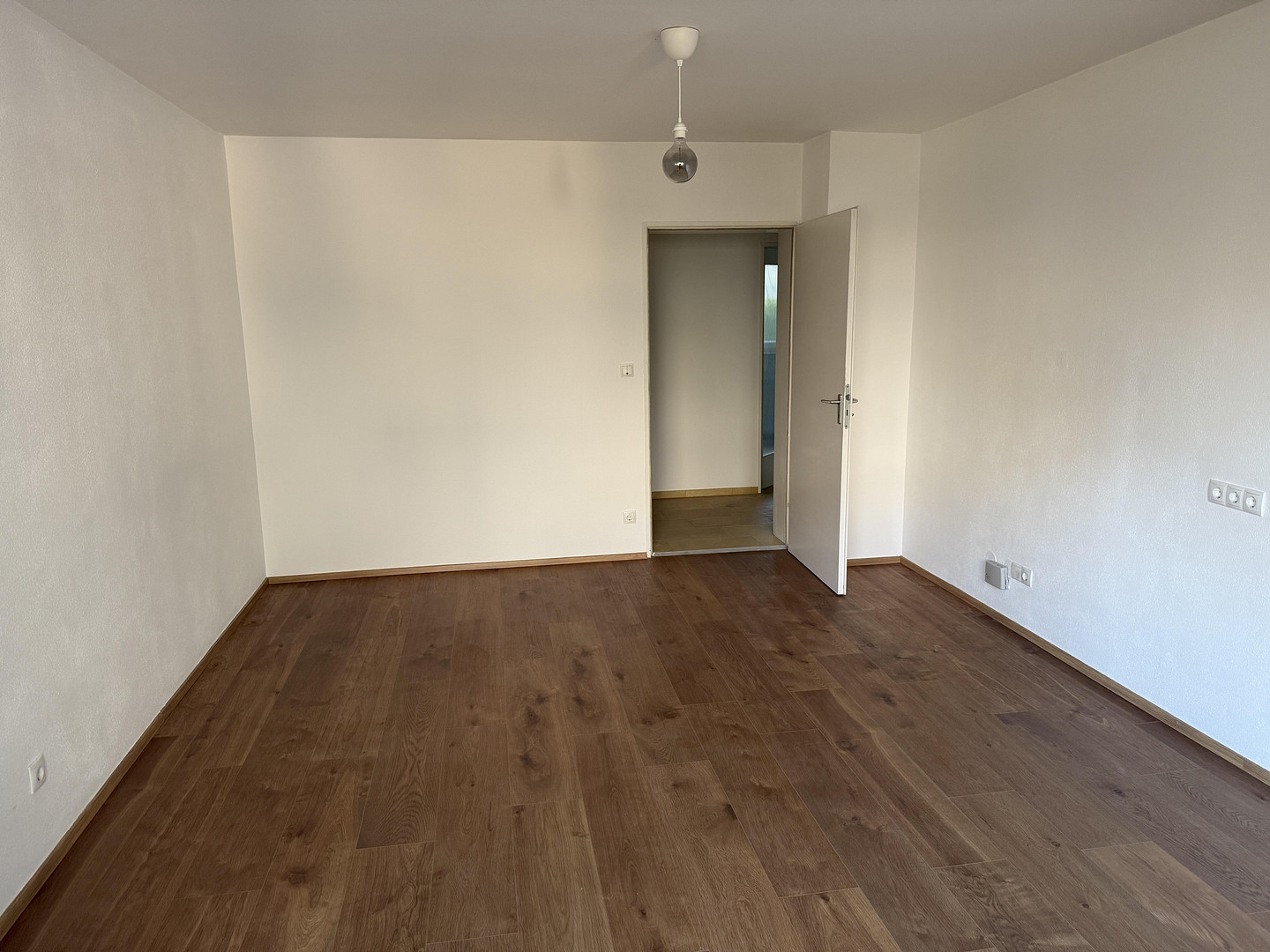 Eigener 314 m² Garten: Renovierte 4-Zimmer-Eigentumswohnung mit 2 Balkonen, provisionsfrei – 93049 Regensburg(Westenviertel) – Vorschaubild 8