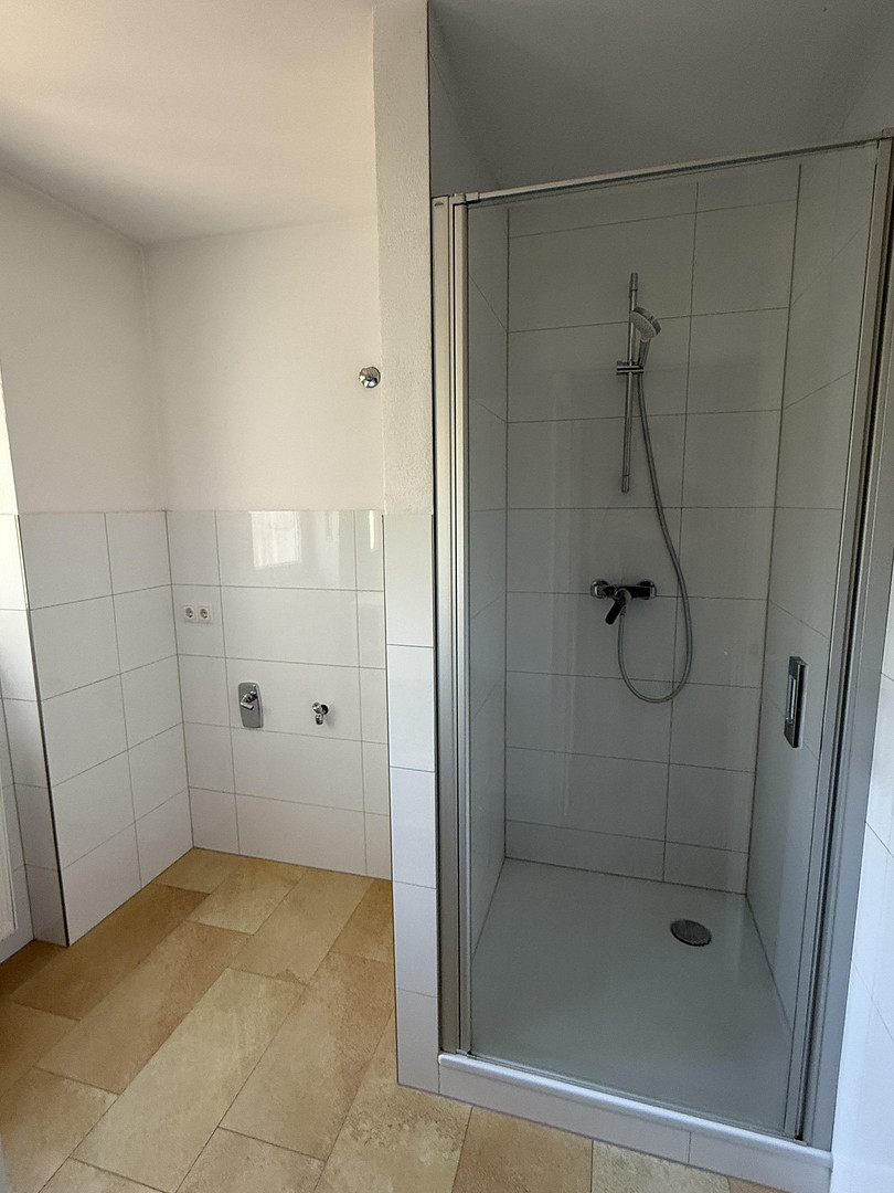 Eigener 314 m² Garten: Renovierte 4-Zimmer-Eigentumswohnung mit 2 Balkonen, provisionsfrei – 93049 Regensburg(Westenviertel) – Vorschaubild 4