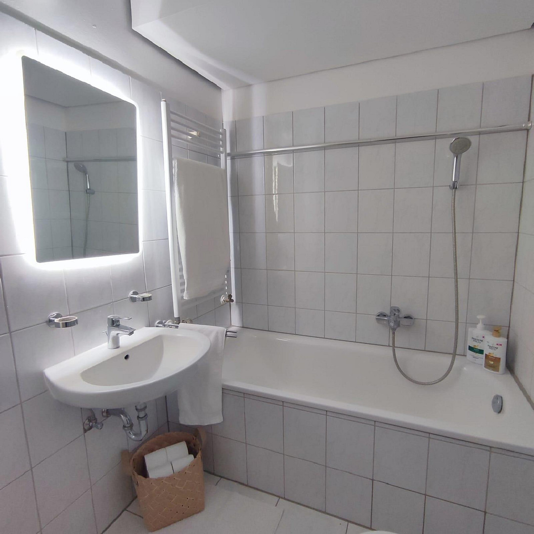 Stilvolles Wohnen mit Panoramablick – Frisch renoviert & komplett neu möbliert – 68161 Mannheim – Vorschaubild 7
