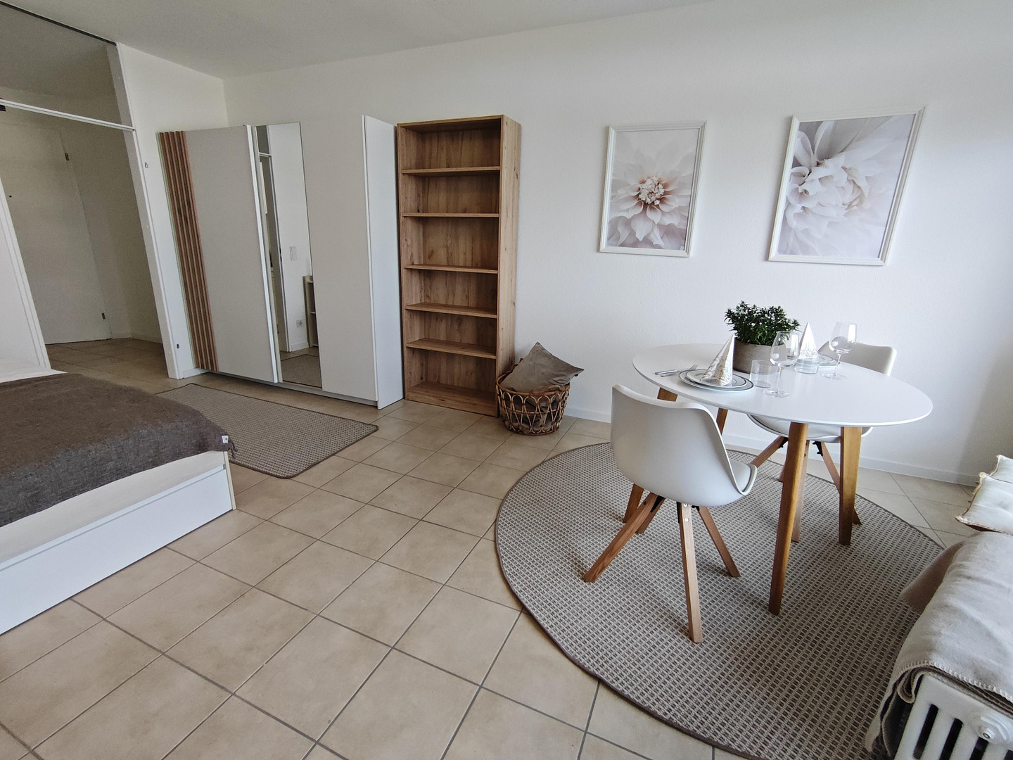 Stilvolles Wohnen mit Panoramablick – Frisch renoviert & komplett neu möbliert – 68161 Mannheim – Vorschaubild 3