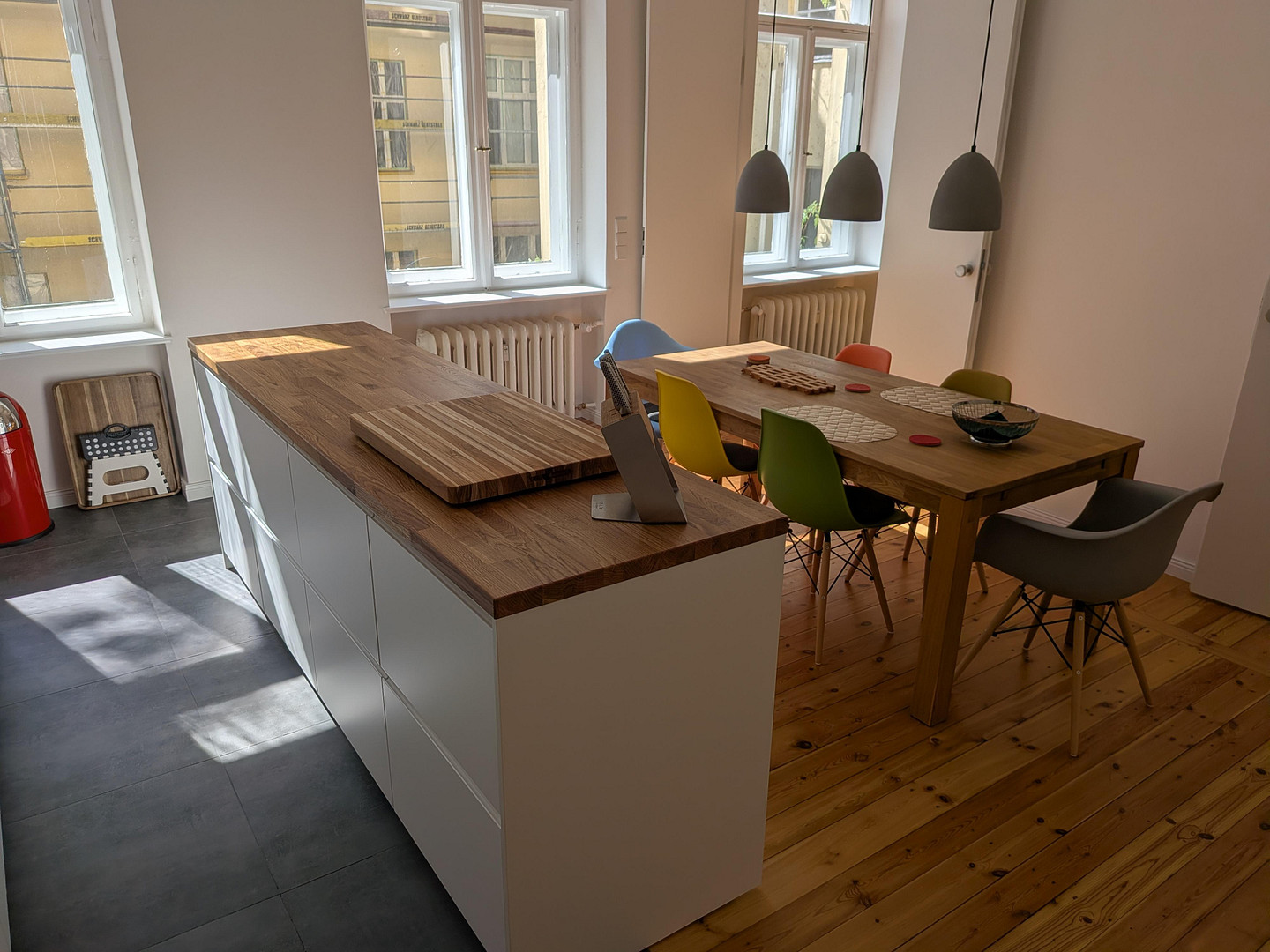 Frisch sanierte, voll möblierte 85 m² Altbauwohnung in Berlin-Wilmersdorf ab sofort – Foto 3