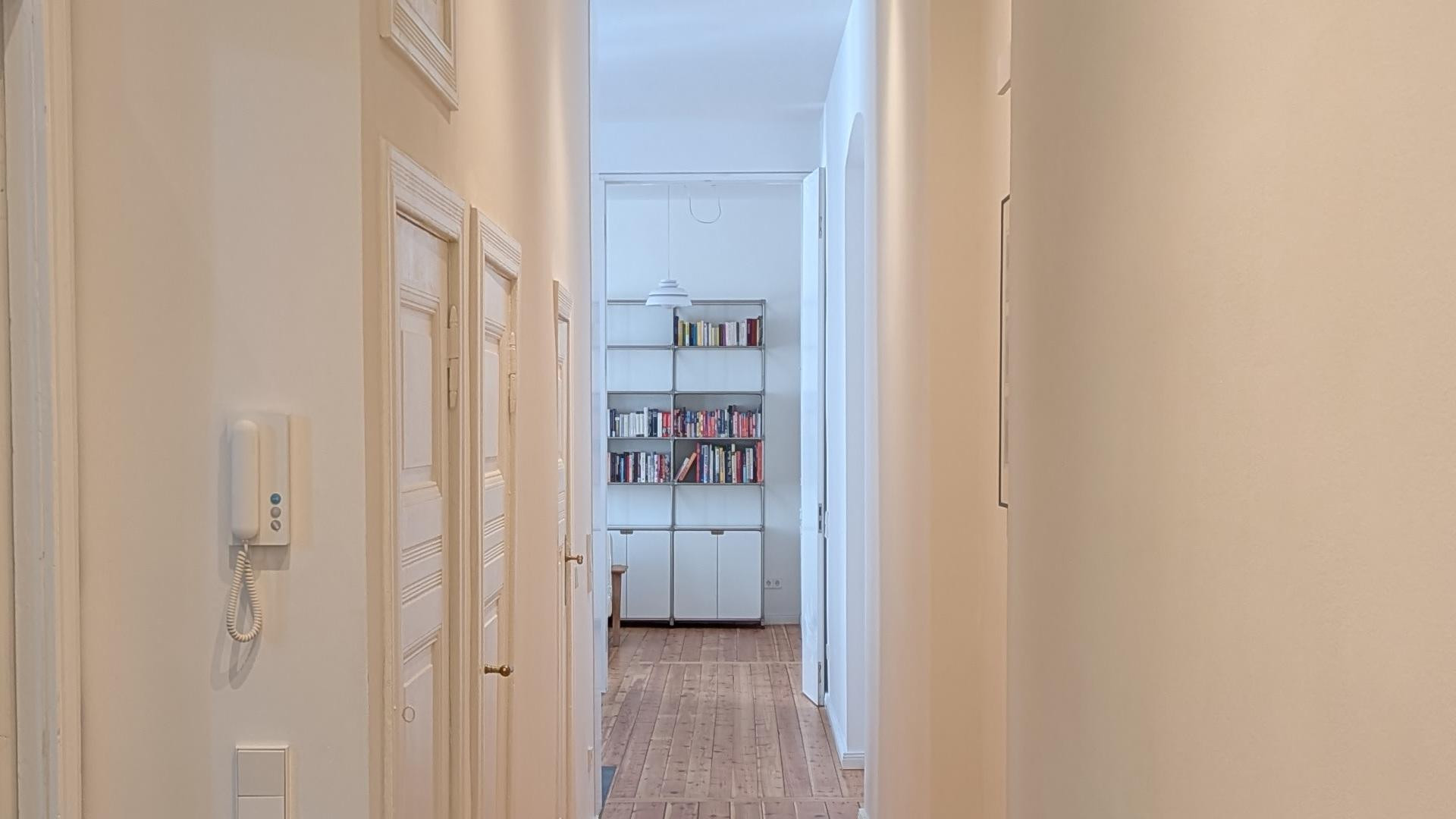 Frisch sanierte, voll möblierte 85 m² Altbauwohnung in Berlin-Wilmersdorf ab sofort
