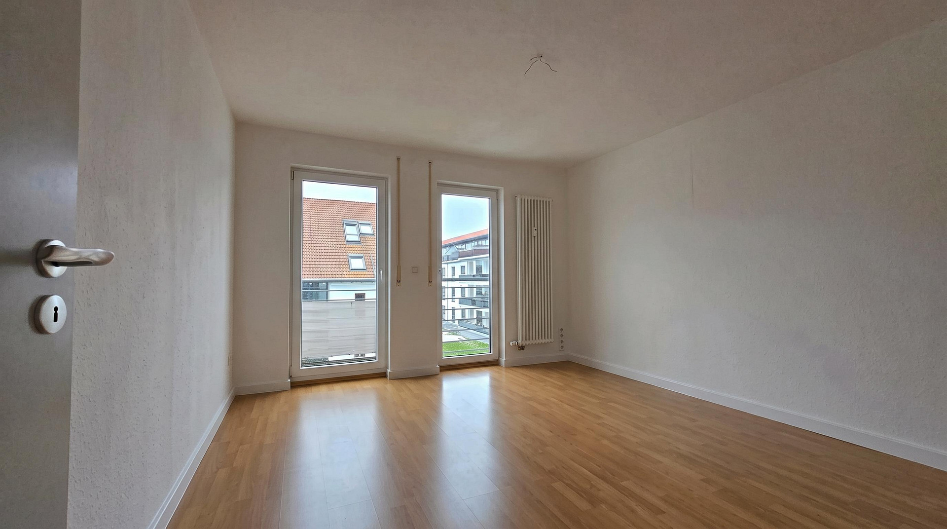 Helle 3-Zimmer-Wohnung mit 2 Balkonen, neuer Einbauküche und Blick ins Grüne – Foto 7