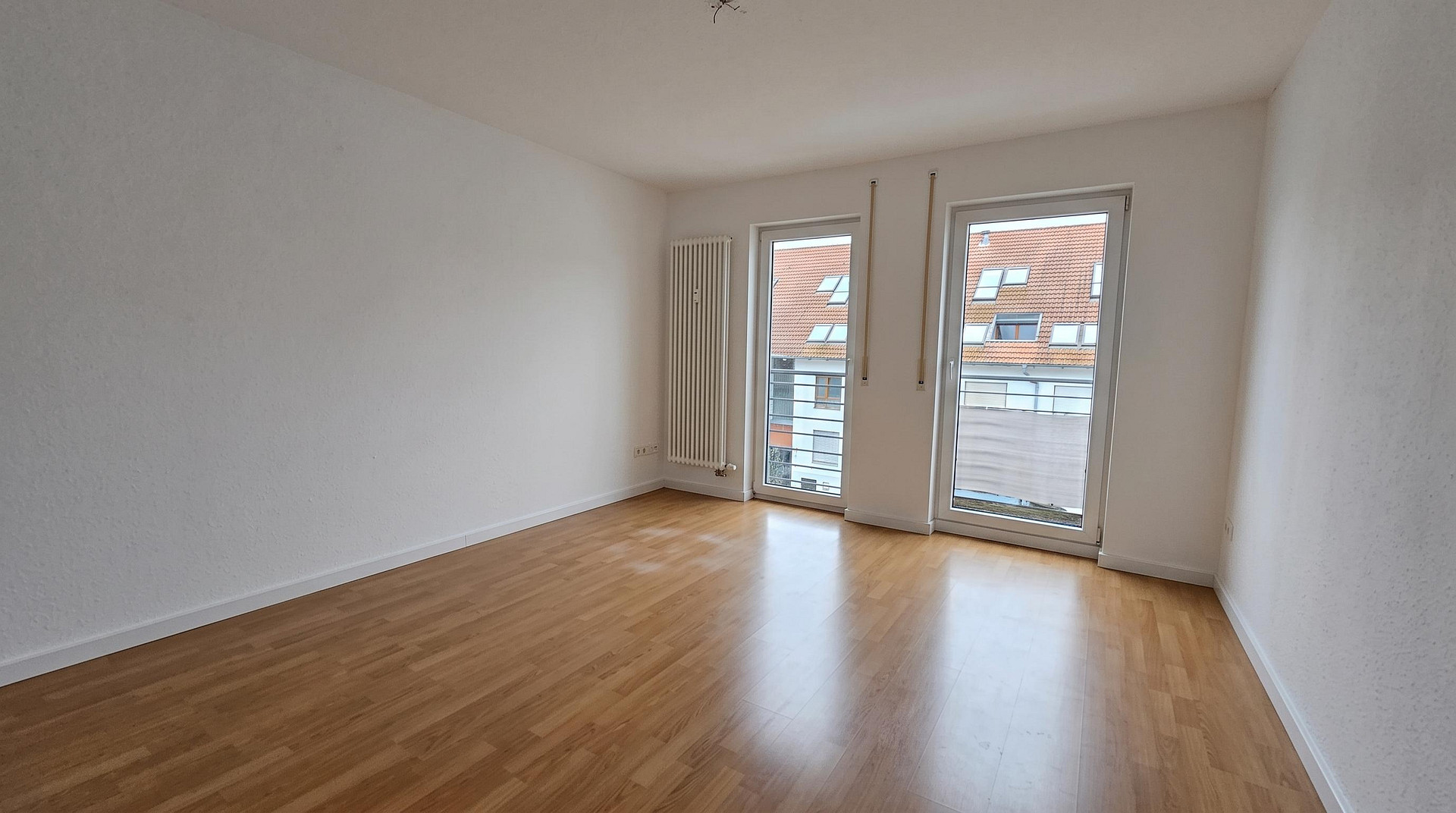 Helle 3-Zimmer-Wohnung mit 2 Balkonen, neuer Einbauküche und Blick ins Grüne – Foto 8