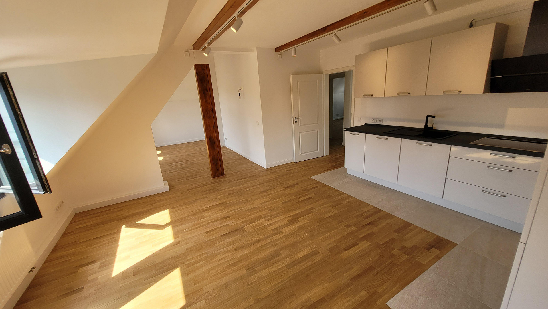 Jugendstil-Villa, kernsaniert: 3 Zimmer, 109 m², Dachterrasse nahe Grafenberger Wald – Foto 4