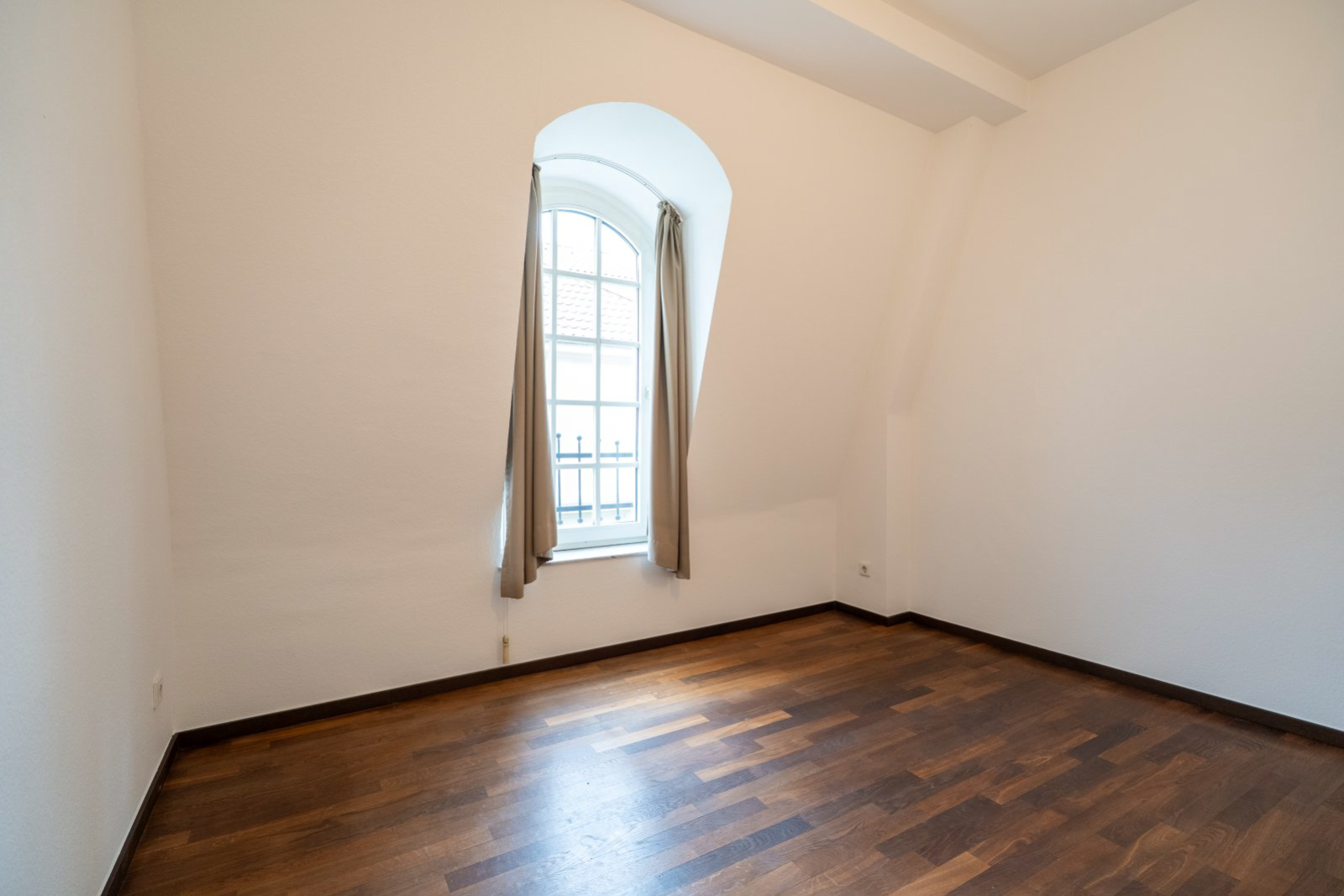 Stilvolles Wohnen in Pempelfort: Großzügige 96 m² Altbauteleganz in begehrter Lage – Foto 5