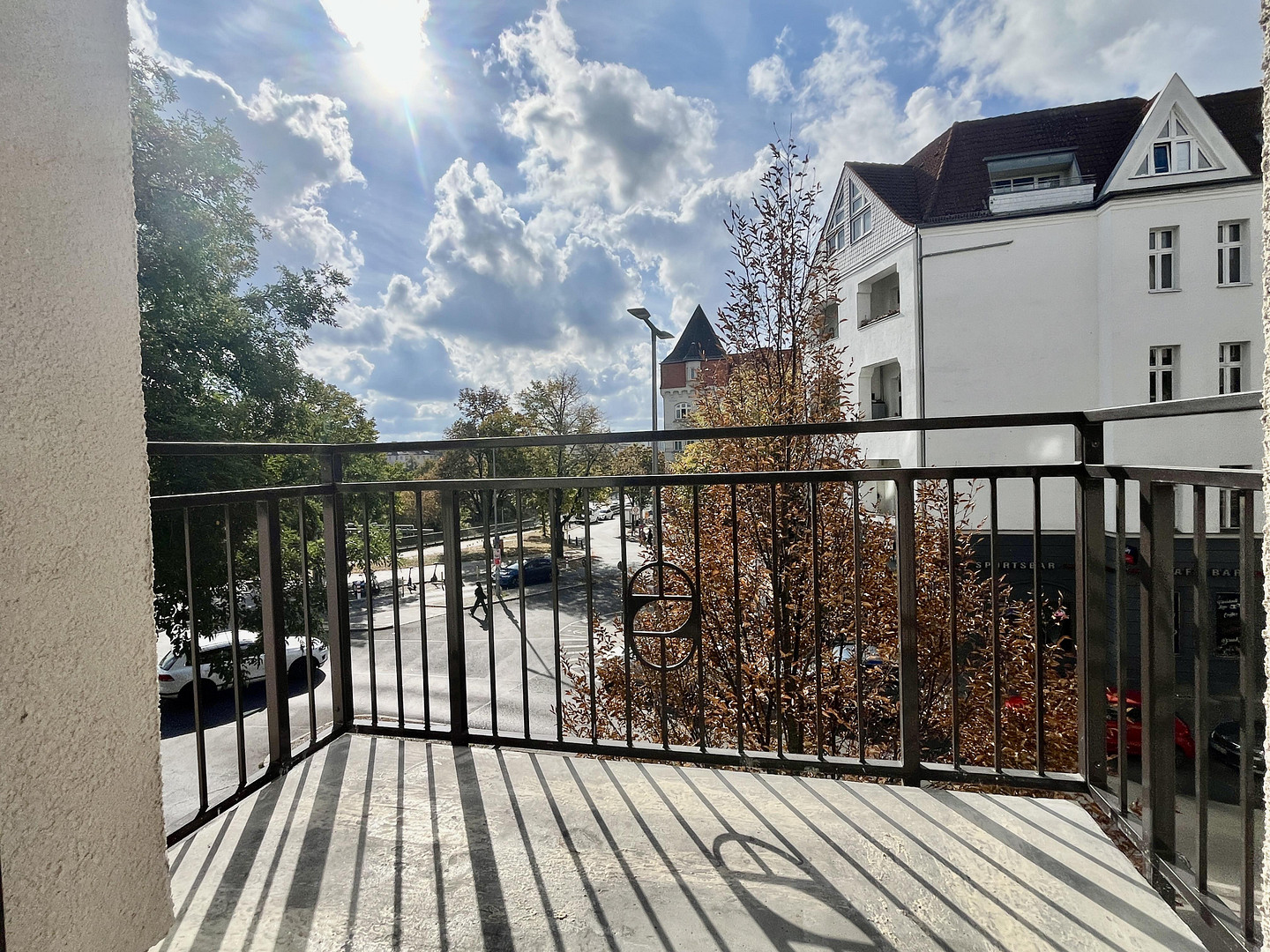 Traumhafter Altbau | offene Küche | 2 Balkone | Weitblick | EBK | Aufzug | Keller | kernsaniert – Foto 3