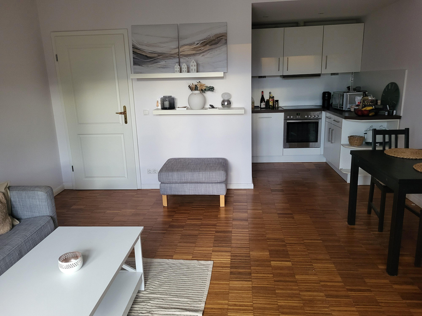 Exklusiv möblierte 2-Zimmer-Wohnung mit Loggia in Bestlage an der Außenalster (Schwanenwik) – Foto 2
