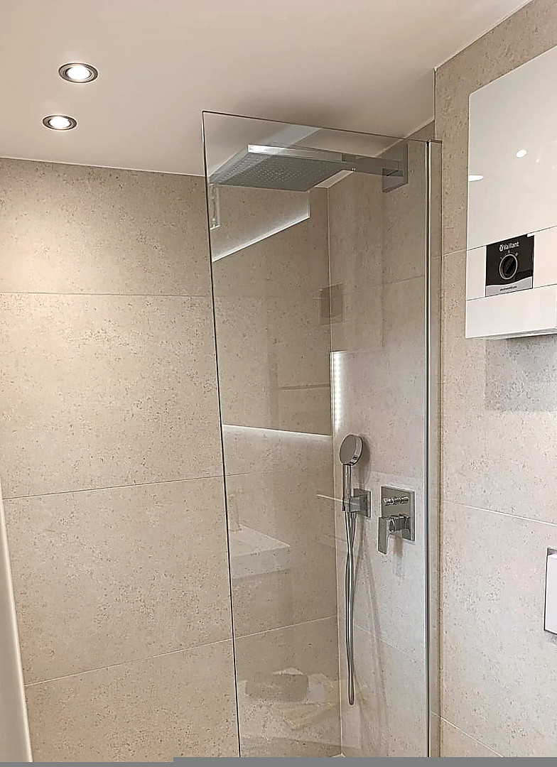 Erstbezug nach Sanierung | Dachterrasse | Walk-in-Dusche | Einbauküche | Highspeed-Internet – Foto 2