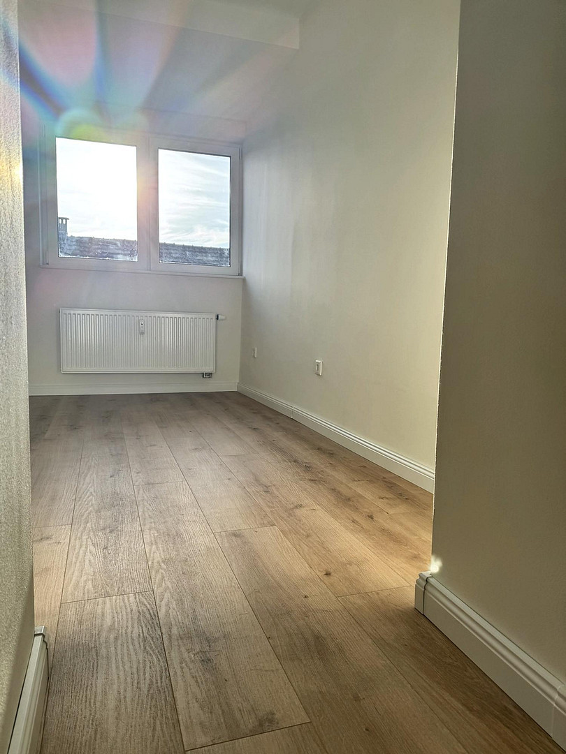 Erstbezug nach Sanierung | Dachterrasse | Walk-in-Dusche | Einbauküche | Highspeed-Internet – Foto 7