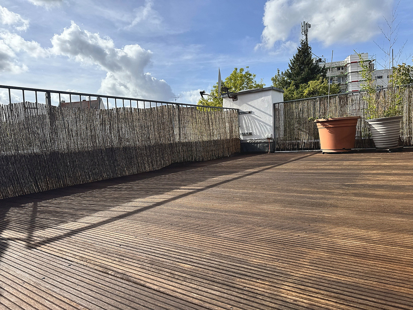 Erstbezug nach Sanierung | Dachterrasse | Walk-in-Dusche | Einbauküche | Highspeed-Internet – Foto 5