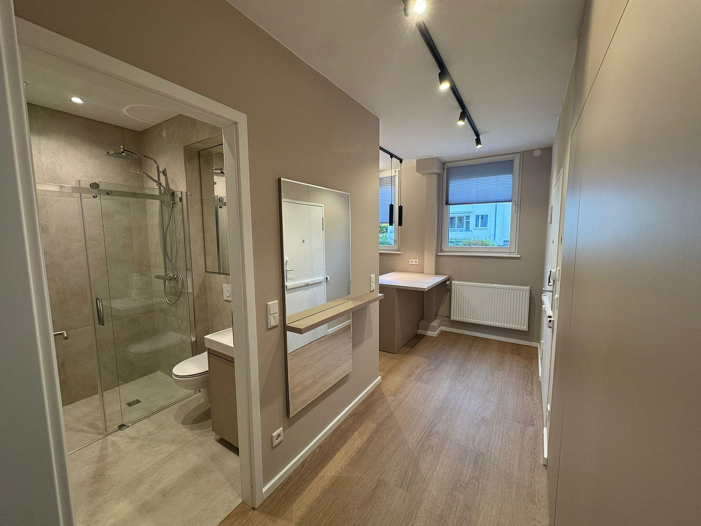 Hochwertig kernsanierte 2-Zimmer-Wohnung mit Balkon, Ankleide & Einbauküche in Berlin-Westend – Foto 6