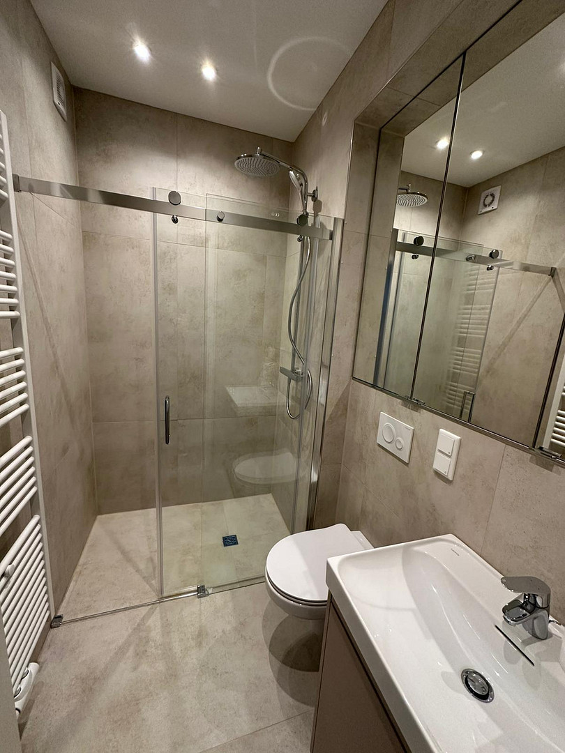 Hochwertig kernsanierte 2-Zimmer-Wohnung mit Balkon, Ankleide & Einbauküche in Berlin-Westend – Foto 2