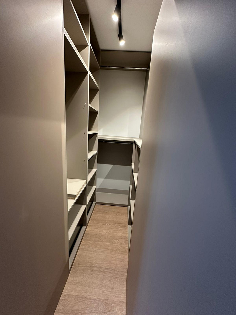 Hochwertig kernsanierte 2-Zimmer-Wohnung mit Balkon, Ankleide & Einbauküche in Berlin-Westend – Foto 4