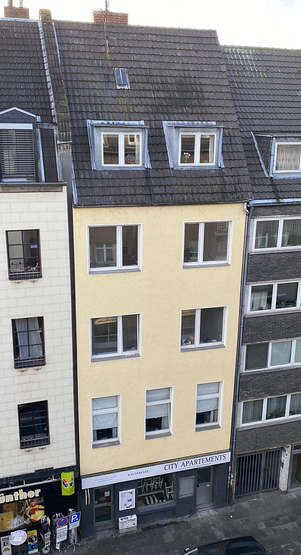 KÖLN-SÜDSTADT; HELLES RENOVIERTES GRASSRAUMAPARTMENT