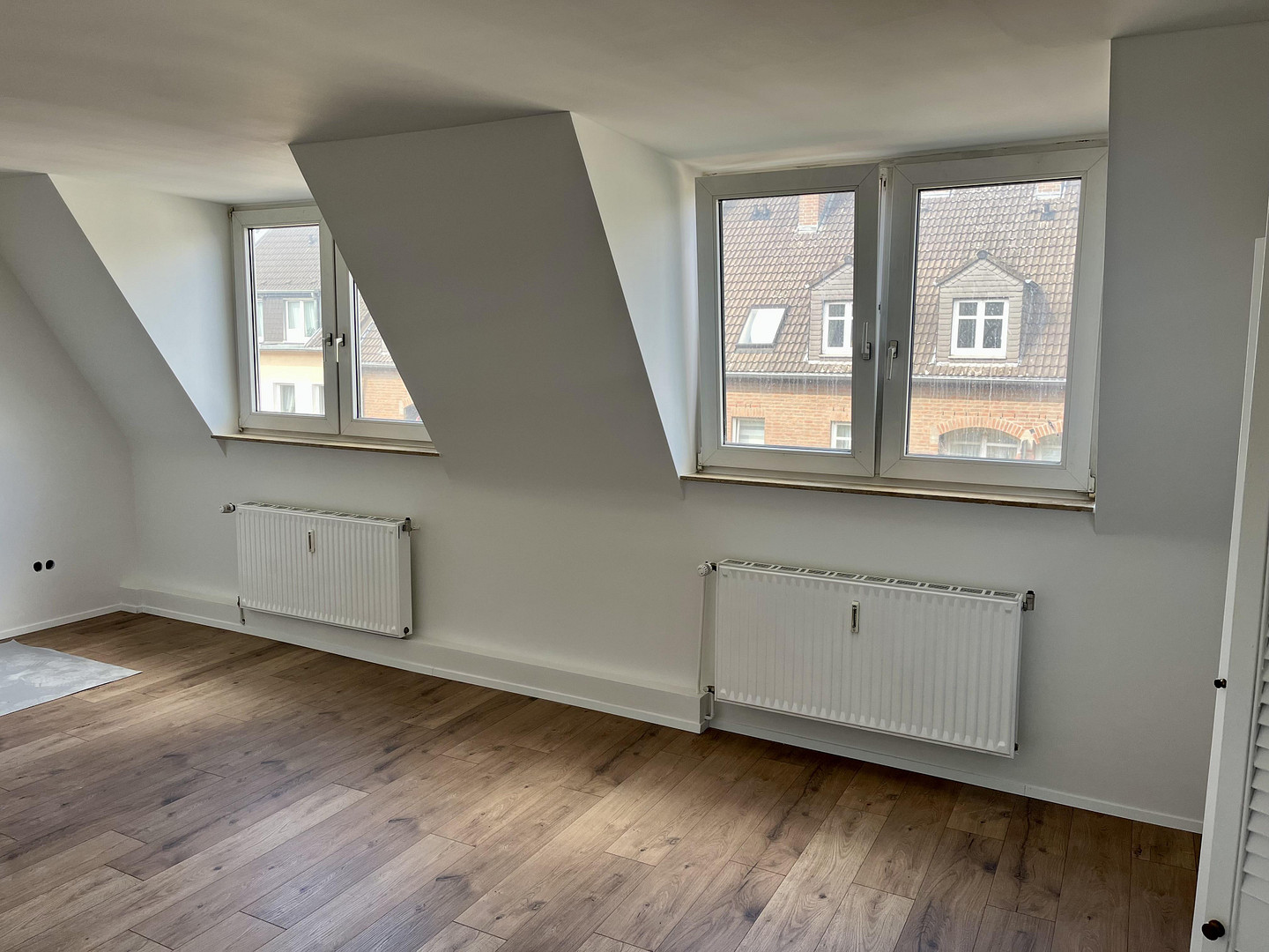KÖLN-SÜDSTADT; HELLES RENOVIERTES GRASSRAUMAPARTMENT – Foto 2