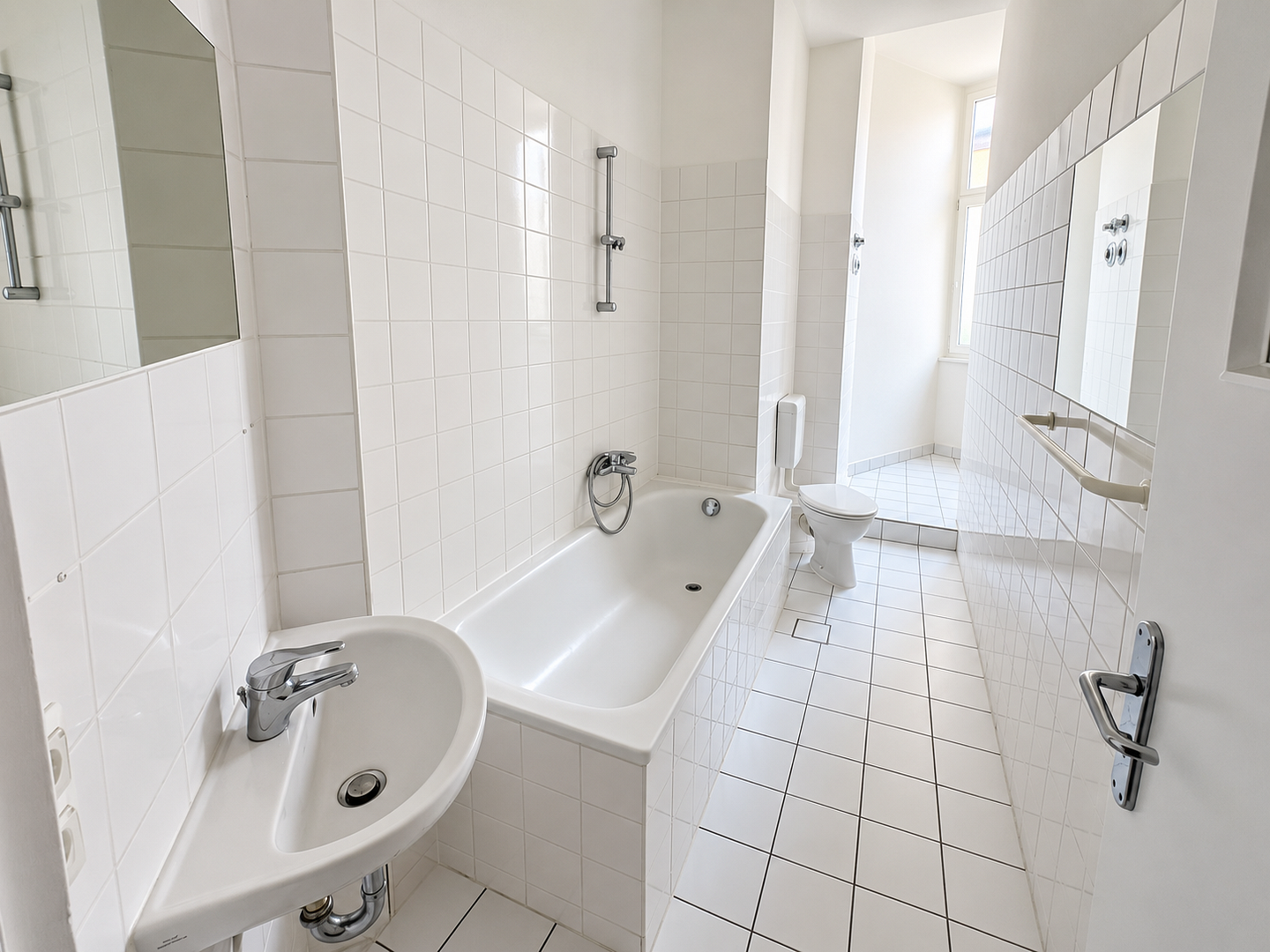 Großzügiges Raumgefühl - 4 Zi Altbau mit Balkon – Foto 6