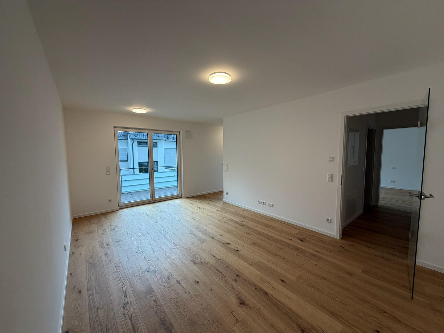 Erstbezug im Neubau: 2 Zimmer mit Einbauküche, Parkett und Fußbodenheizung am Hachinger Bach – Foto 2