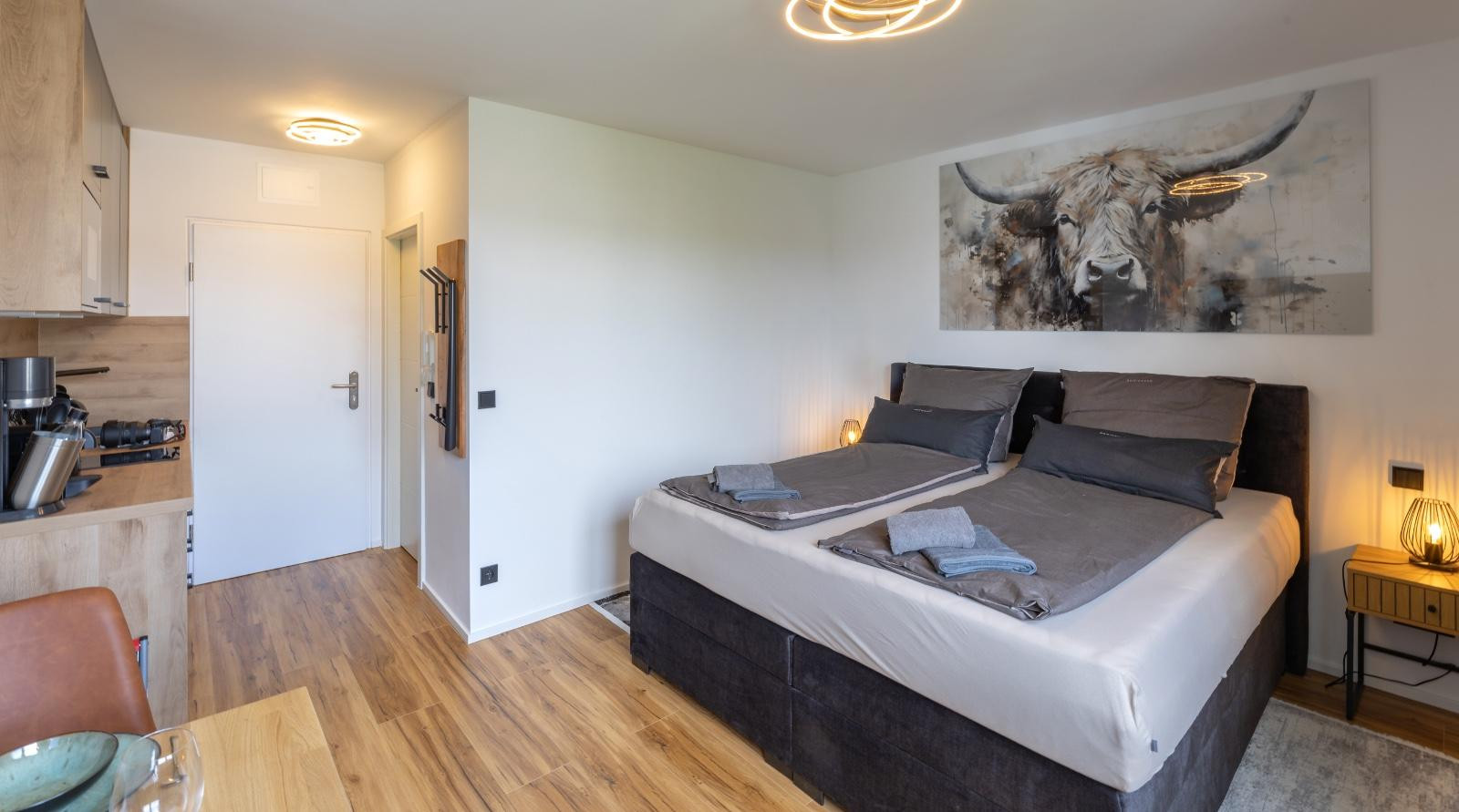 Exklusiv möbliert im Herzen Münchens: ruhiges Apartment im Lehel nahe Eisbach und Isar – Foto 9
