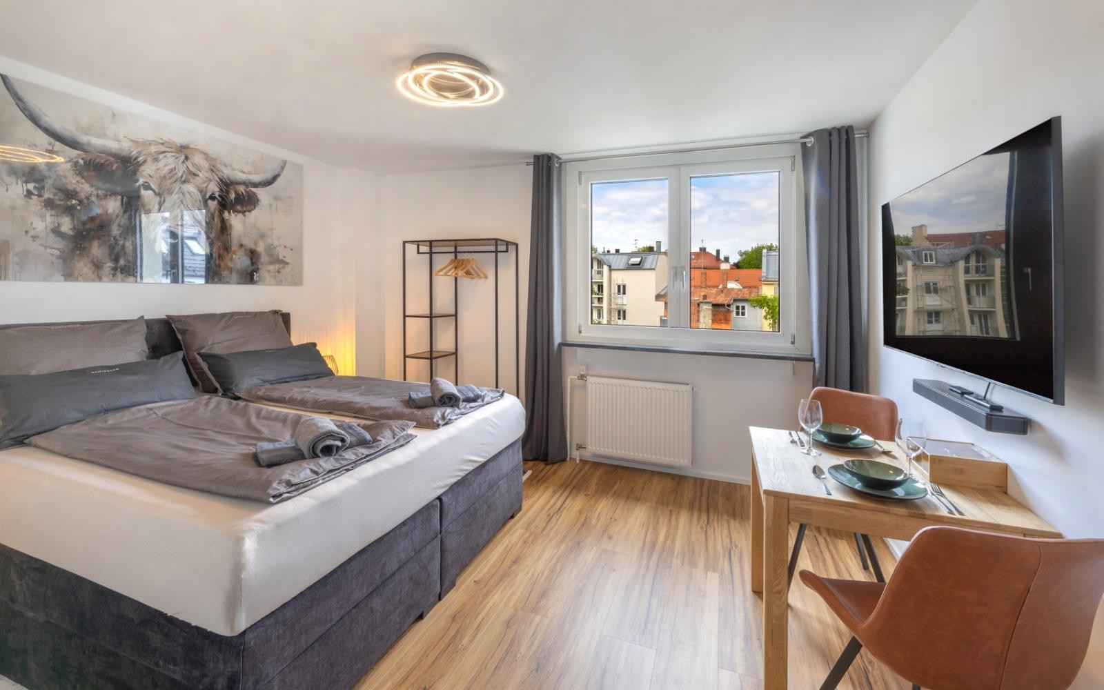 Exklusiv möbliert im Herzen Münchens: ruhiges Apartment im Lehel nahe Eisbach und Isar – Foto 2