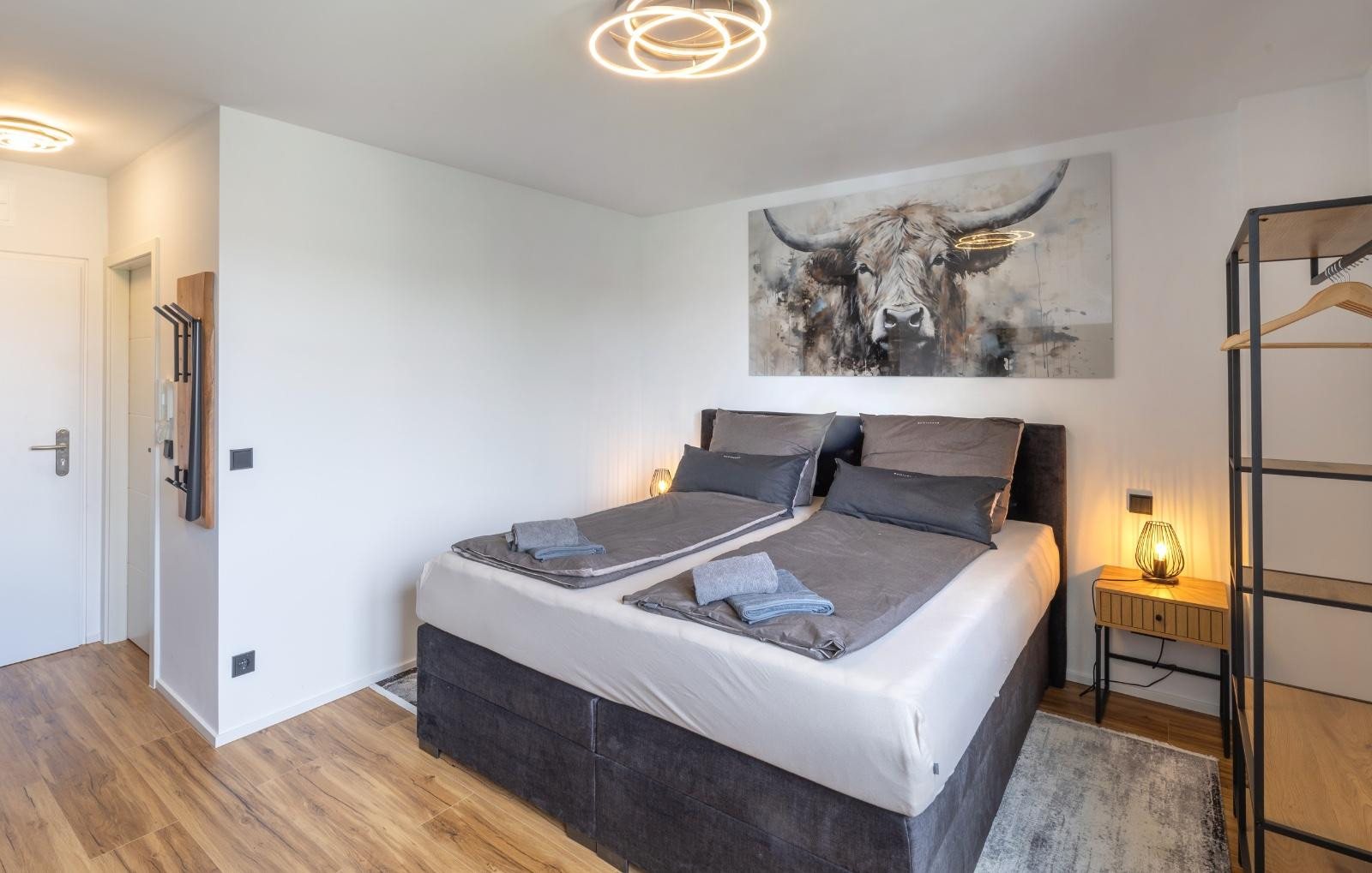 Exklusiv möbliert im Herzen Münchens: ruhiges Apartment im Lehel nahe Eisbach und Isar – Foto 8