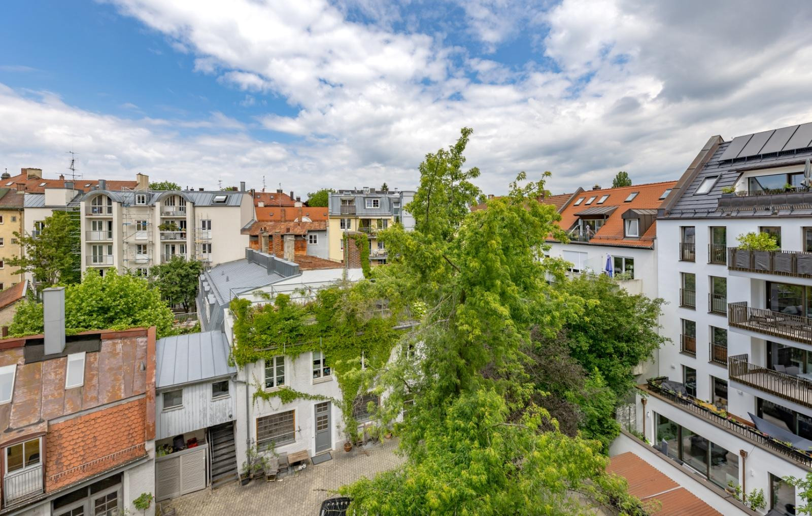 Exklusiv möbliert im Herzen Münchens: ruhiges Apartment im Lehel nahe Eisbach und Isar – Foto 5
