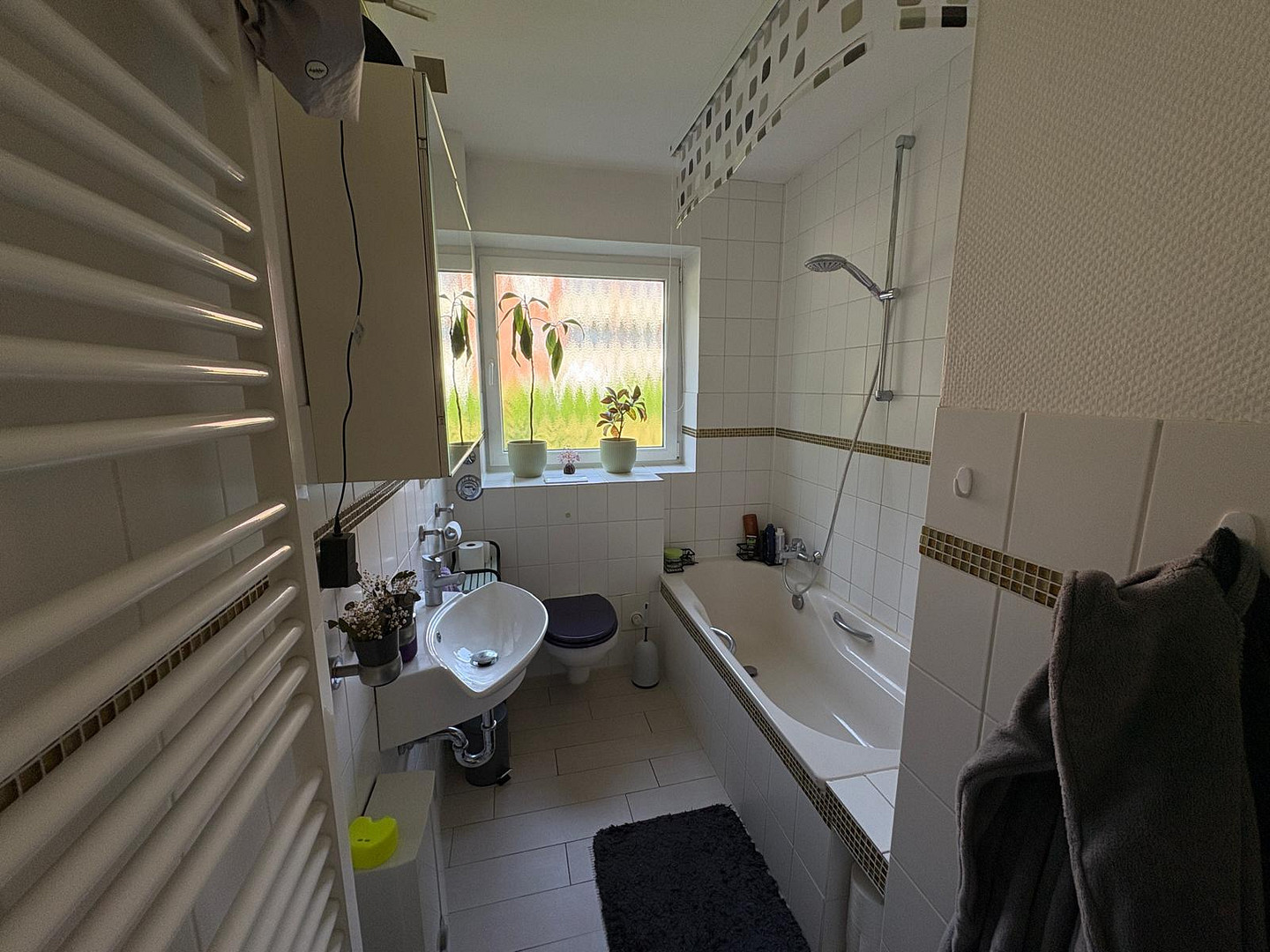 2-Zimmer-EG-Wohnung mit großer, eingewachsener Westterrasse & Einbauküche in Finkenwerder – Foto 12