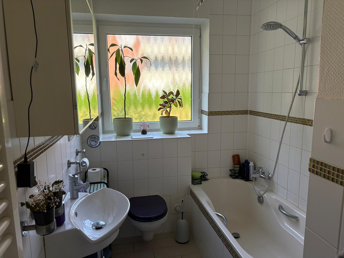 2-Zimmer-EG-Wohnung mit großer, eingewachsener Westterrasse & Einbauküche in Finkenwerder – Foto 11