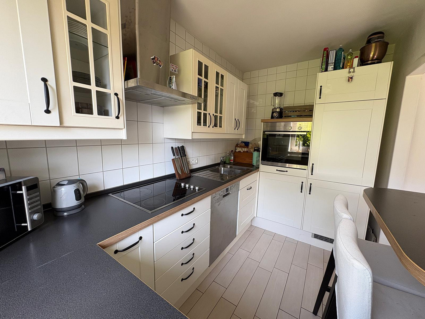 2-Zimmer-EG-Wohnung mit großer, eingewachsener Westterrasse & Einbauküche in Finkenwerder – Foto 6