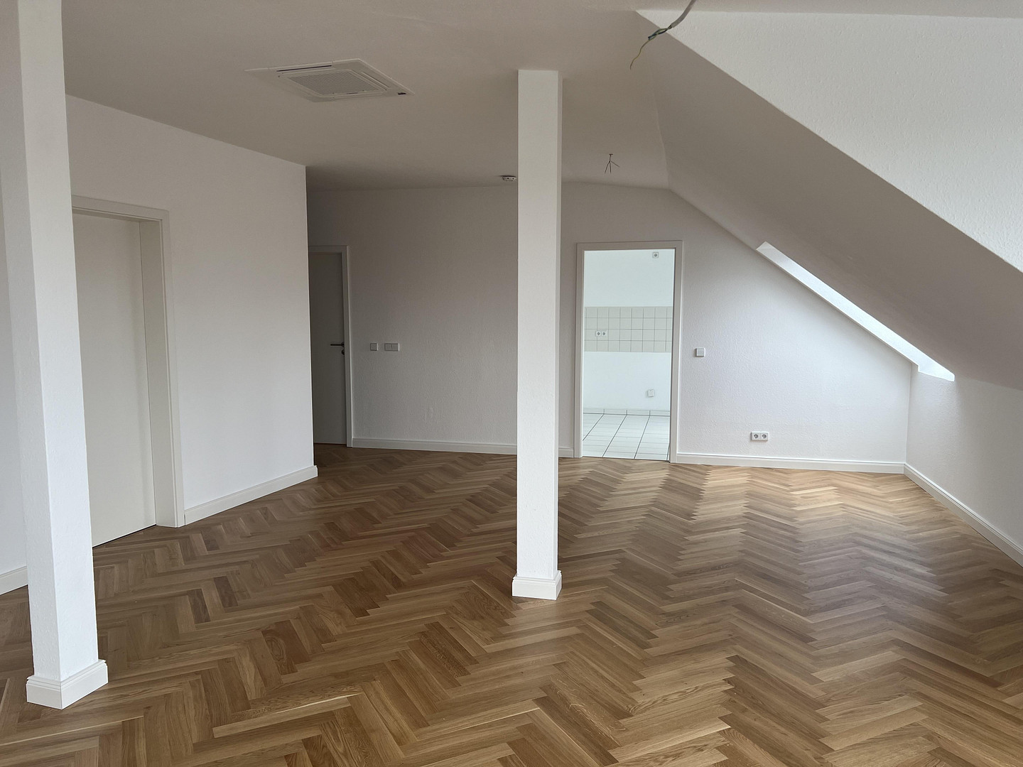 2-Zimmer-Dachgeschosswohnung mit Klimaanlage und Süd-Balkon zu vermieten – Foto 9