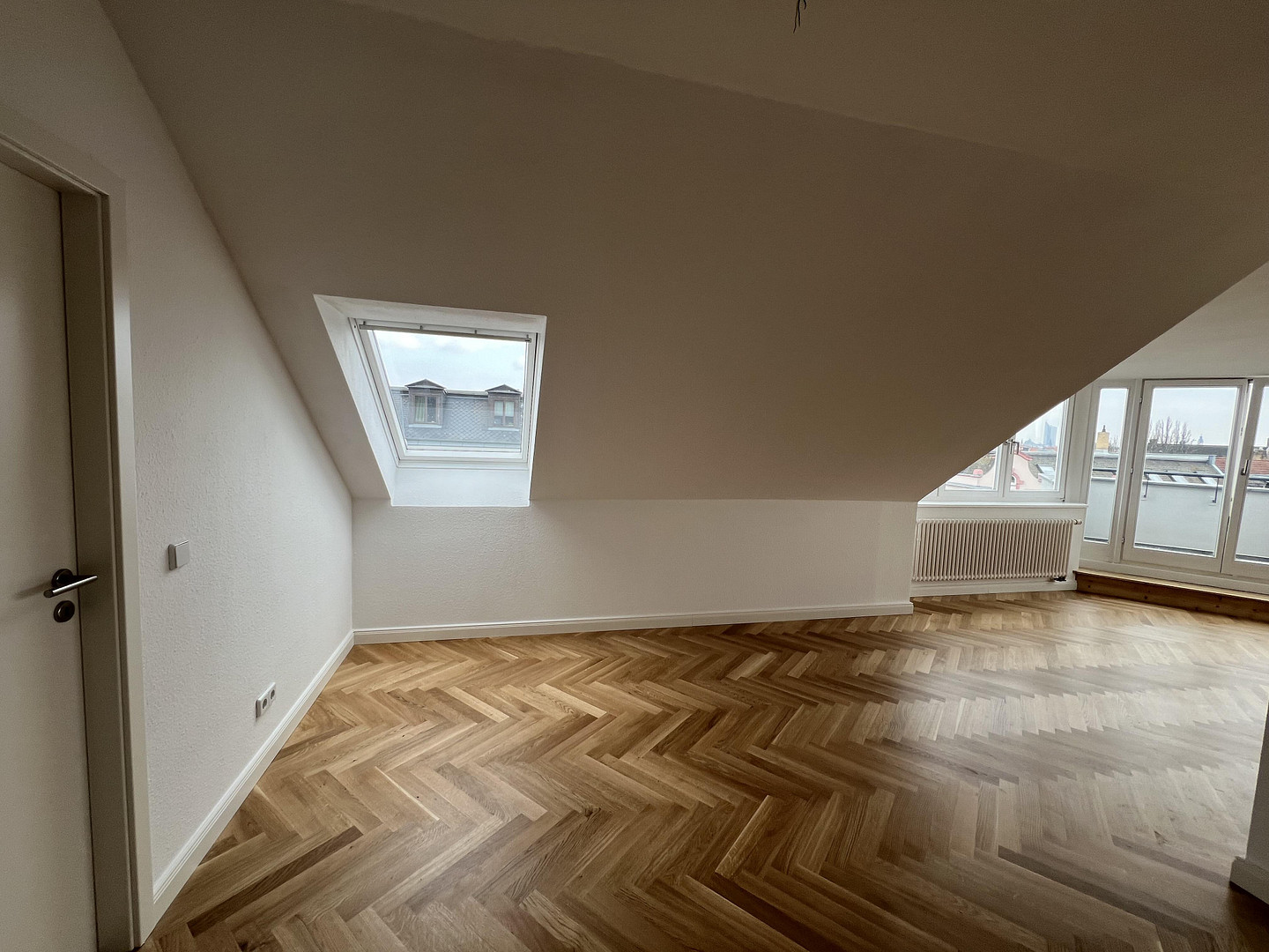 2-Zimmer-Dachgeschosswohnung mit Klimaanlage und Süd-Balkon zu vermieten – Foto 6