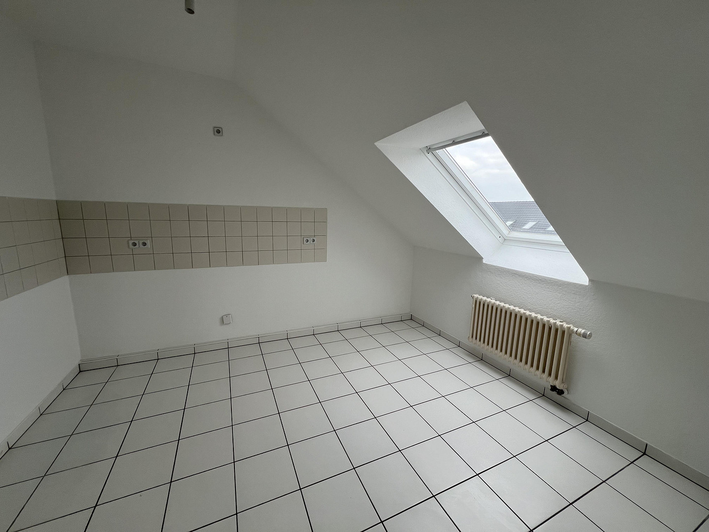 2-Zimmer-Dachgeschosswohnung mit Klimaanlage und Süd-Balkon zu vermieten – Foto 13