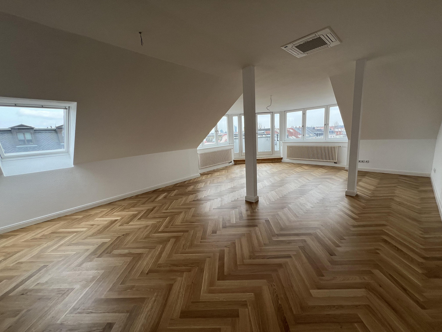 2-Zimmer-Dachgeschosswohnung mit Klimaanlage und Süd-Balkon zu vermieten – Foto 3