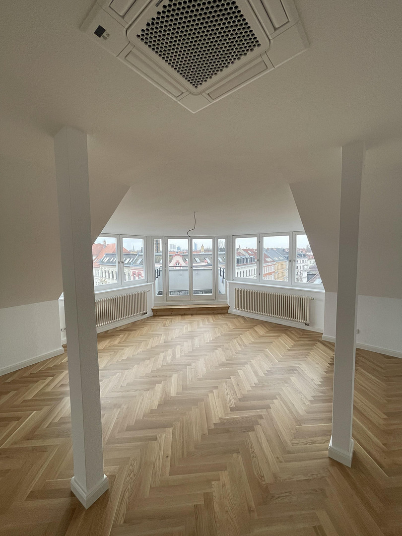 2-Zimmer-Dachgeschosswohnung mit Klimaanlage und Süd-Balkon zu vermieten