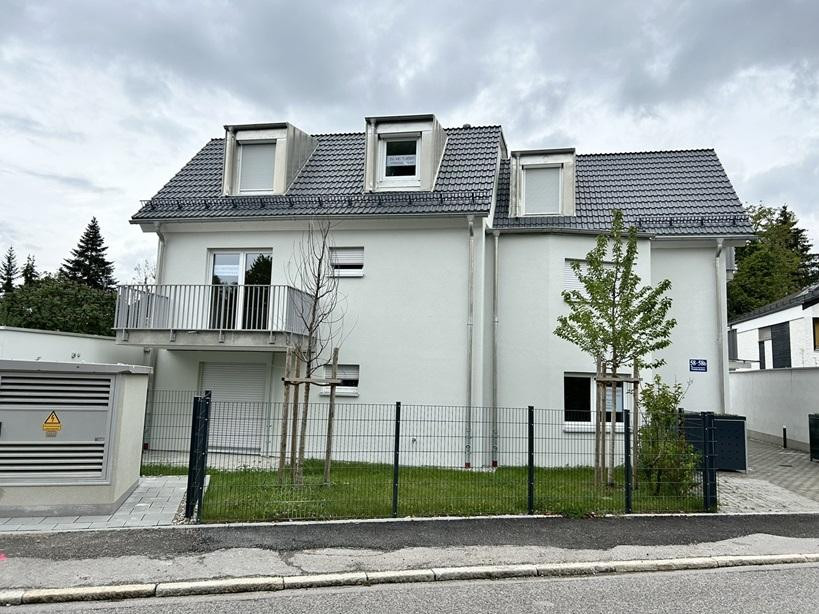 Großzügige, helle 2-Zimmer DG-Wohnung