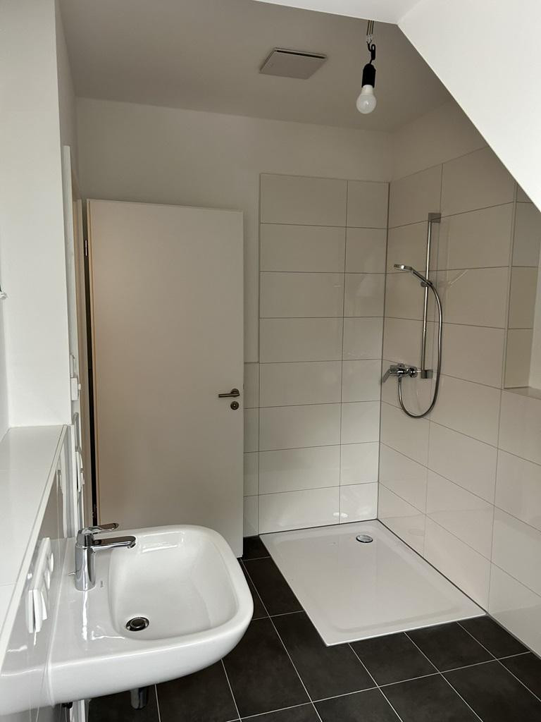 Großzügige, helle 2-Zimmer DG-Wohnung – Foto 5