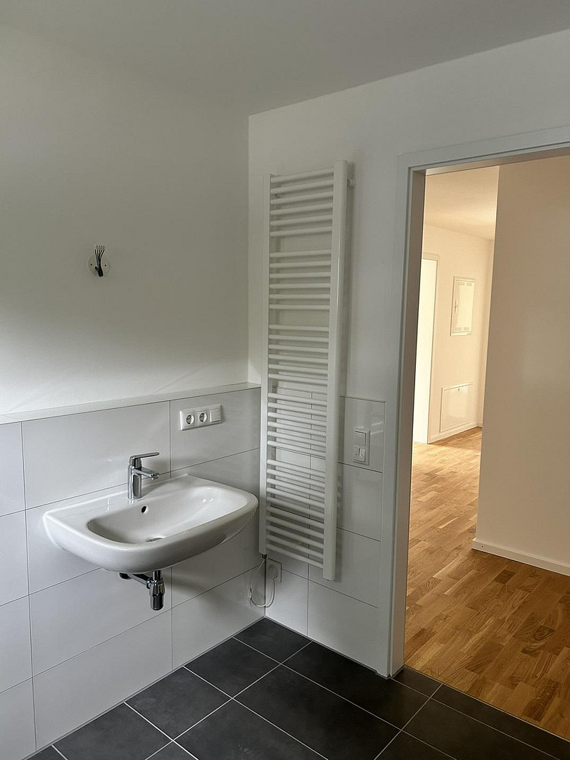 Großzügige, helle 2-Zimmer DG-Wohnung – Foto 4