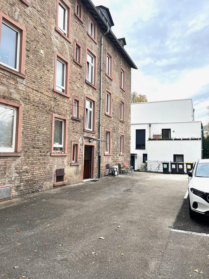 Hochwertig sanierte Altbau-Wohnung mit Einbauküche und Tageslichtbad – Foto 7